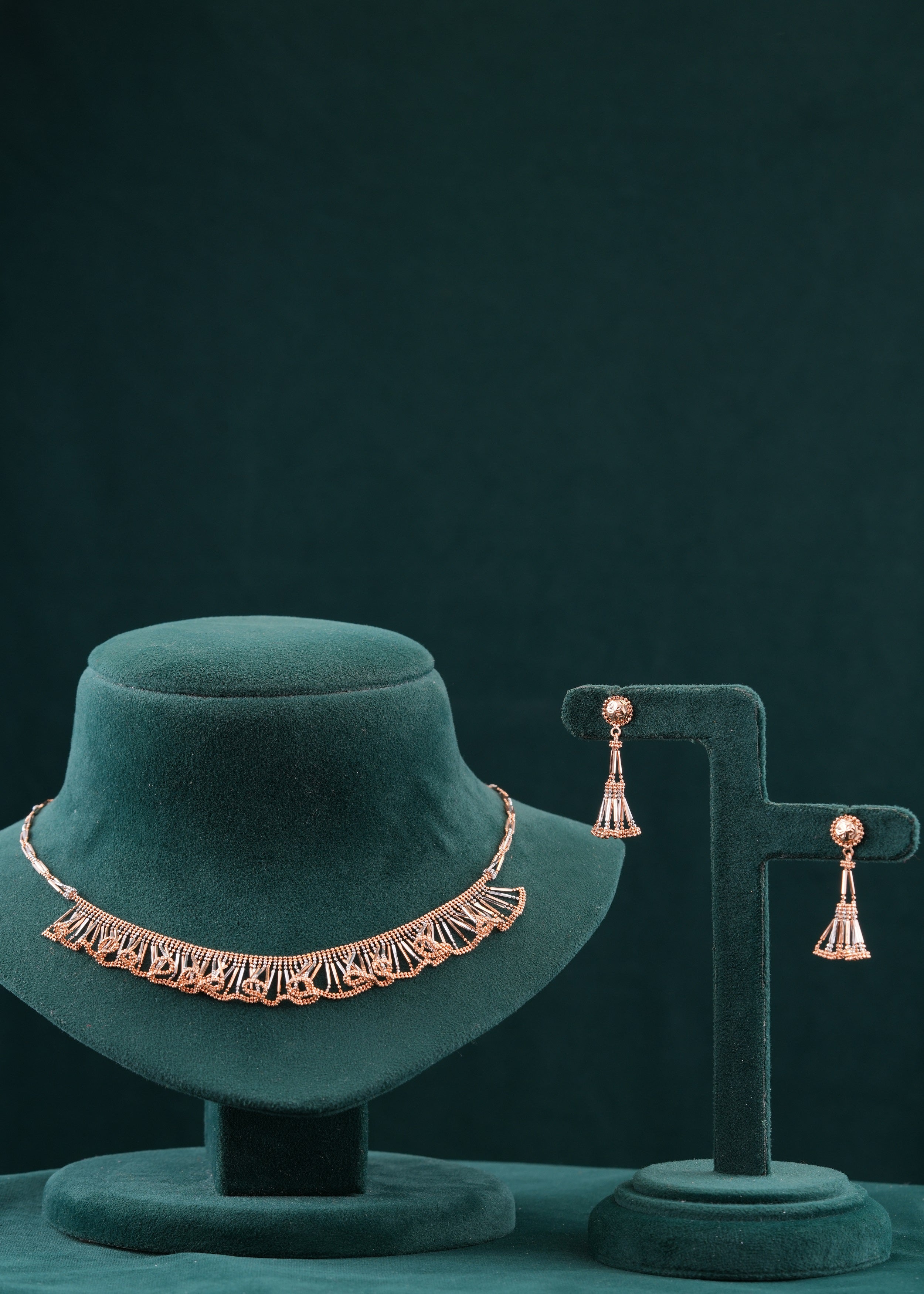 18KT DESIGNER NECKLACE