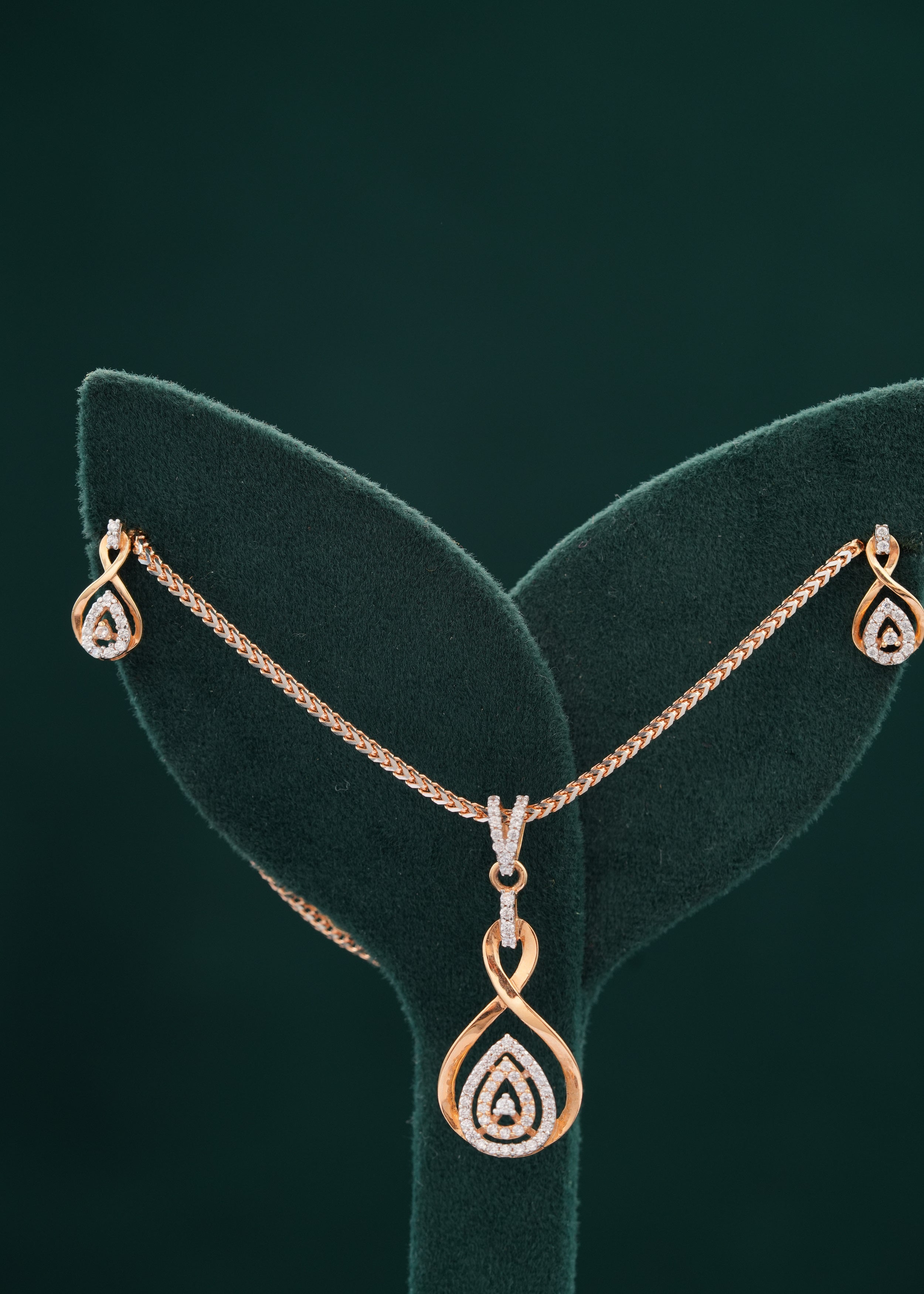 18KT Pendant set